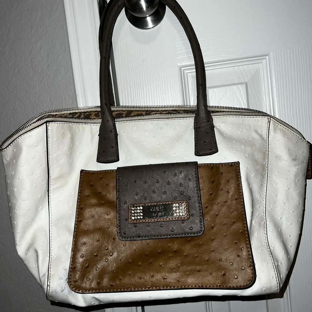 Guess purse, shoulder bag